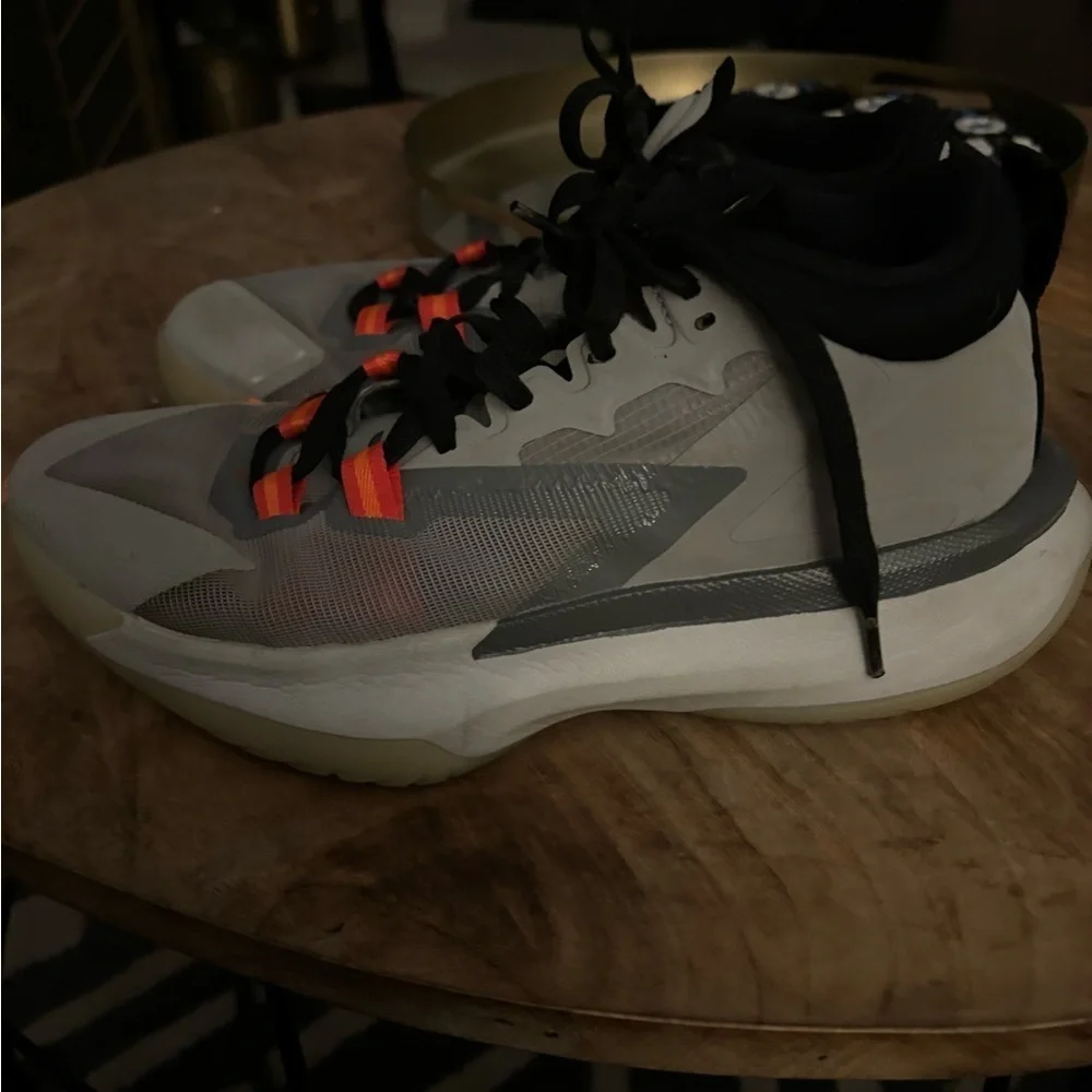 Jordan zion 1 light smoke gray size 8